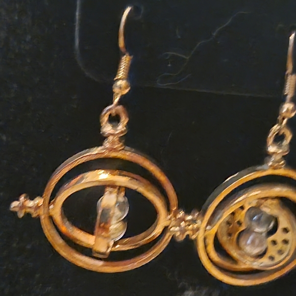 Harry Potter time-turner earrings - Picture 2 of 2